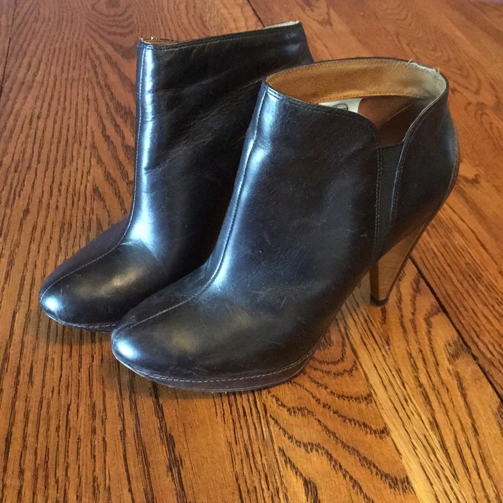 Fossil booties